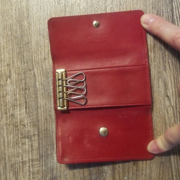 LOUIS VUITTON Red vernis Key Holder - Picture 8 of 17